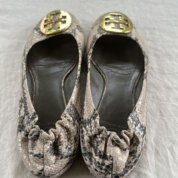 Tory Burch Reva Snake-Print Ballerina Flat,  Roccia 6.5 - Picture 3 of 9
